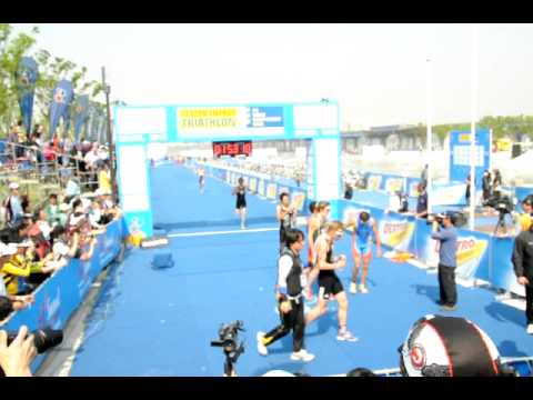 Dextro Energy Triathlon ITU World Championship Series SEOUL 2010. Elite Men Finish Scene