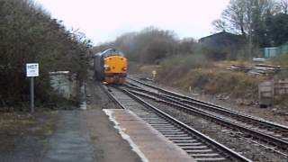 preview picture of video 'Hullaba-looe, Class 37, sparks at Liskeard!'