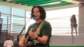 JACK WHITE *LICENSE TO KILL* (Bob Dylan cover) live at Cass Tech DETROIT Bernie Sanders rally