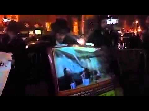 Satmar Kanuim Protest against Toldos Aharon Rebbe in Williamsburg