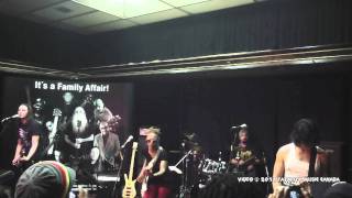 Divinity Roxx - Get Here [Live HD]