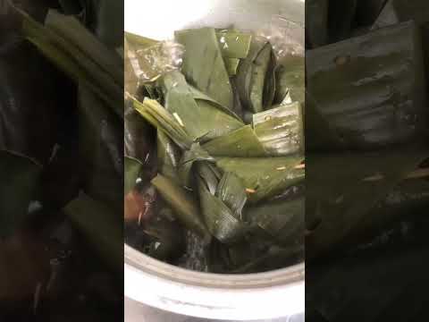 Kue Lupis ( indonesian sweet sticky rice cakes)