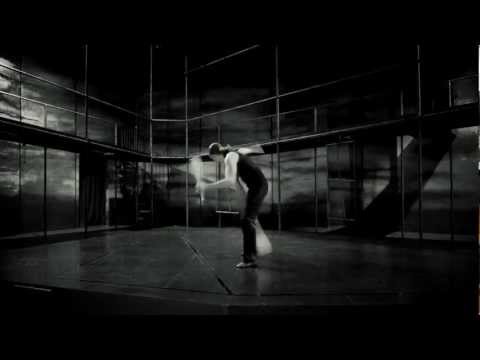 Ben Jennings - Follow. A three club juggling routine.