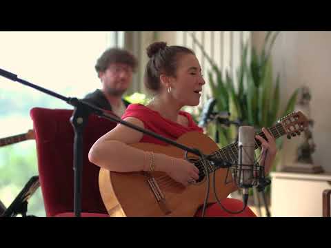 Ezgi Köker - Garip Bir Kuştu Gönlüm