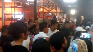 Download lagu Meet and greet London love story 3 mp3 Download lagu Meet and greet London love story 3 mp3