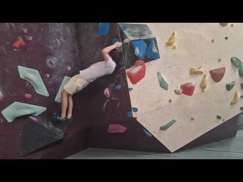 Bouldering 6a - Swing Dyno
