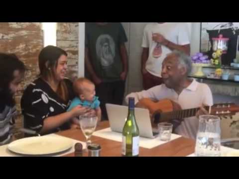 Gilberto Gil homenageia bisneta, Sol de Maria, com música