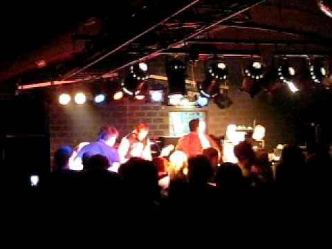 Raised Fist - breaking me up - live Trier Exhaus