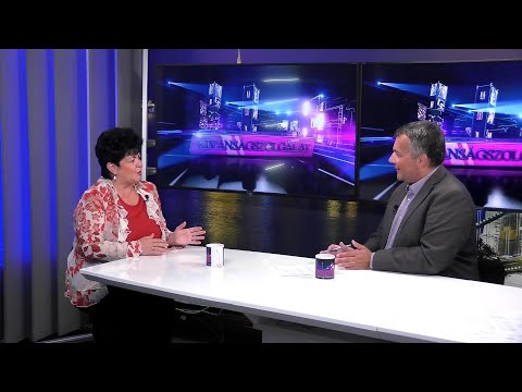 Szóka Júlia operettprimadonna Magyar Köztársaság Arany Érdemkereszt elismerést kapott