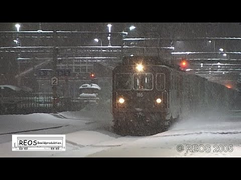 2005-02 [SDw] Bahnhof Kandersteg at NIGHT with HEAVY SNOWFALL, BLS and SBB in real winter, AMAZING!