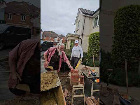 Random guy turns up on the job. #bricksandslides #bricklayer #bricklaying #construction #tradesman