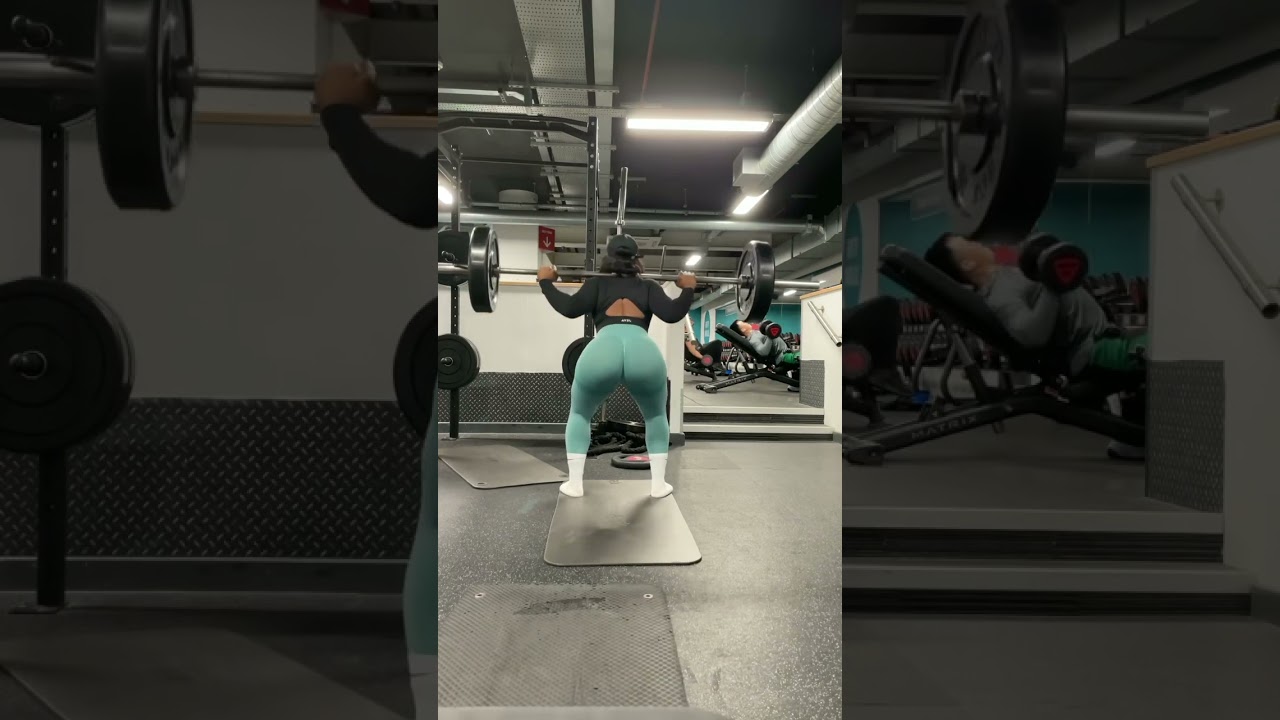 @ninaalvine #squats ! #girlswholift #glutes #legday #legworkout #reelmuscle