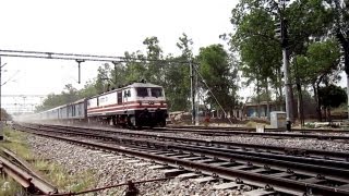 preview picture of video 'Dust Raising Tempestous WAP-5 Kanpur Shatabdi storms past Chola @ full pace !!!!!'