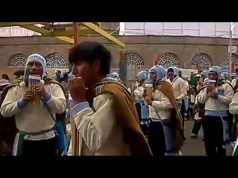 Zampoñistas confraternidad Acora en pasacalle Candelaria 2016-Puno -Peru