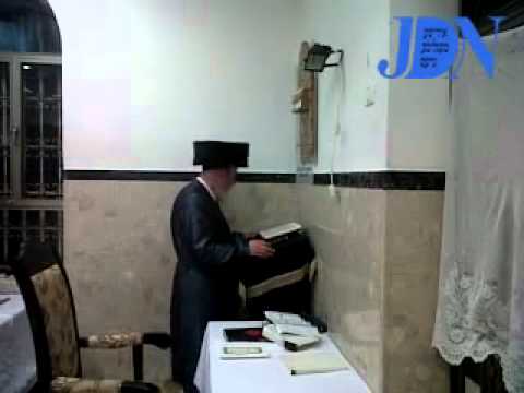 Spinka Rebbe Of Yerushalayim Counting Sefiras Haomer - Pesach 5772