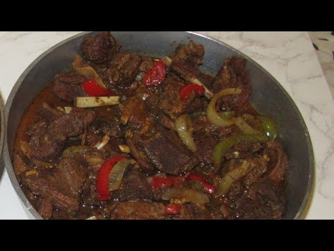 COMO HACER CHIVO GUISADO CON YUCA | TASTY DOMINICAN FOOD