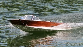 preview picture of video 'RC Riva Aquarama Modell Boot'