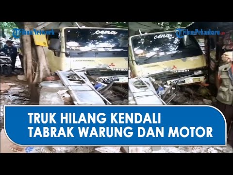 Truk Hilang Kendali Tabrak Warung dan Motor