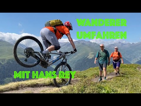 Wanderer umfahren mit Hans «No Way» Rey in Disentis