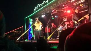 Kira Isabella & Doc Walker - Rockin' Around the Christmas Tree