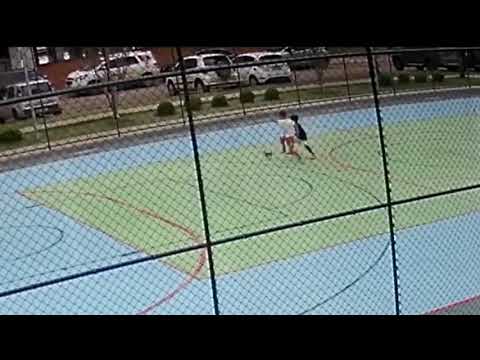 EM BRASÍLIA Homem segura menino de 6 anos para filho bater; veja vídeo