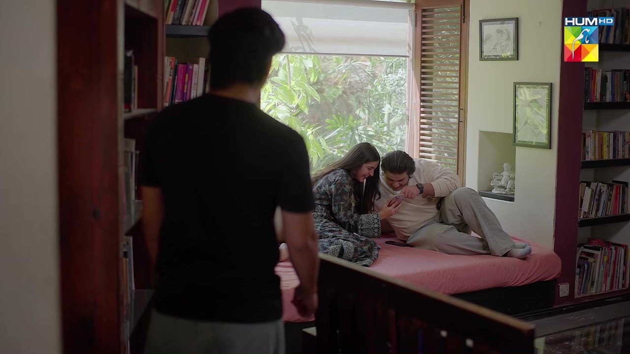 Larka Larki Gandi Video Dekhty Pakry Gaye..! #ainaasif #tumlarkaybhina - HUM TV