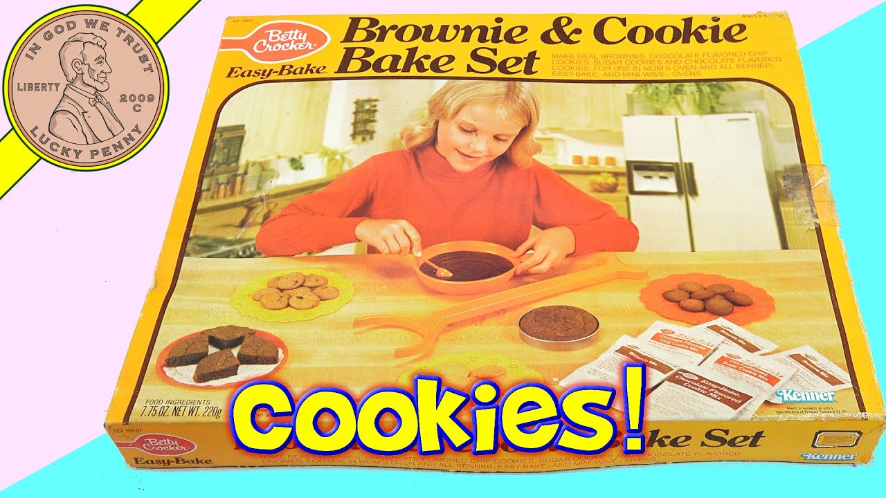 1981 Betty Crocker Easy Bake Brownie & Cookie Bake Set Chocolate Chip Cookies & Brownies