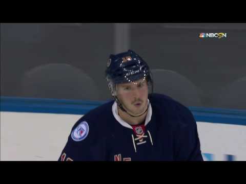 Bruins’ McIntyre makes glove save