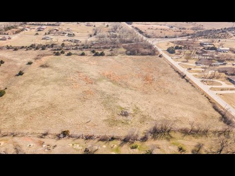 1400 S Czech Hall Road, Mustang, OK Presented by The Advisors at Chamberlain Realty.