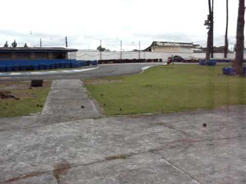 ike pilotando 3- Kart motor V4