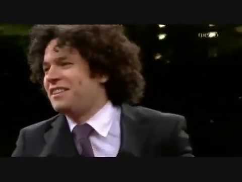 Gustavo Dudamel and the Berlin Philharmonic plays 🎶 A FUEGO LENTO 🎶 by Horacio Salgán 🎹