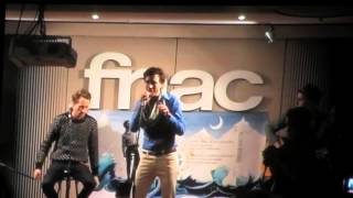 MIKA: &quot;Celebrate&quot; live acoustic @ Fnac Showcase in Italy