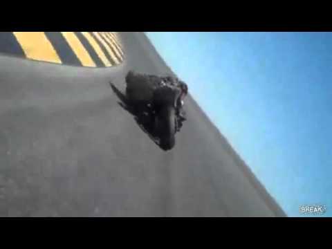 Mit dem Motorrad in die Kurve legen