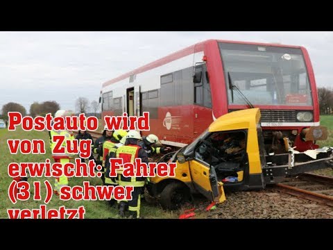 Postauto wird von Zug erwischt: Fahrer (31) schwer verletzt