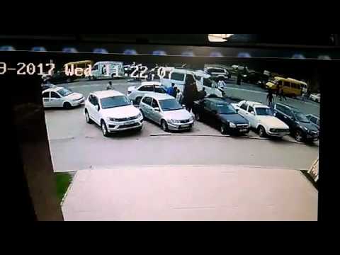 Момент аварии бронированного джипа с ГАЗелью попал на видео