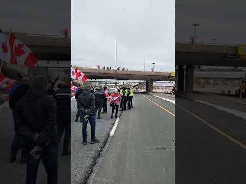 Small police presence at the Peace Bridge #freedomconvoy2022. so far, they're with the protesters!
