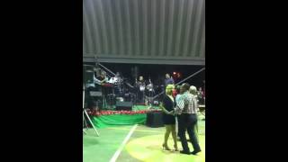 La espuma y la ola Dorado