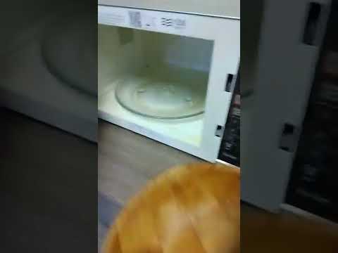 WOODEN BOWL IN THE MICROWAVE