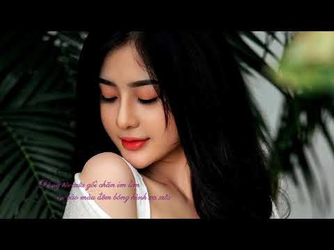 Thể hiện bởi Hương Giang