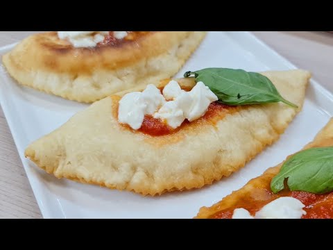 CALZONI FRITTI MORBIDISSIMI - Ricetta facile e veloce 😍  ITALIAN CALZONE PIZZA EASY RECIPE #997