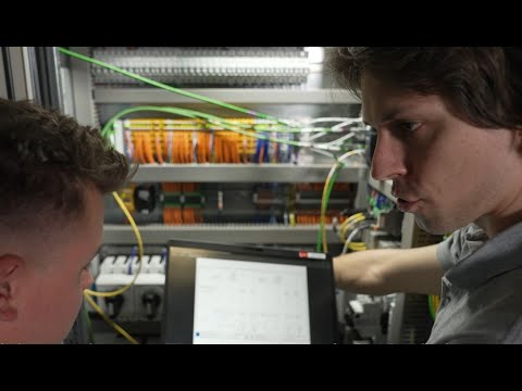 TRUMPF Career: Was macht ein Elektrotechniker in der Drive Laser Inbetriebnahme?