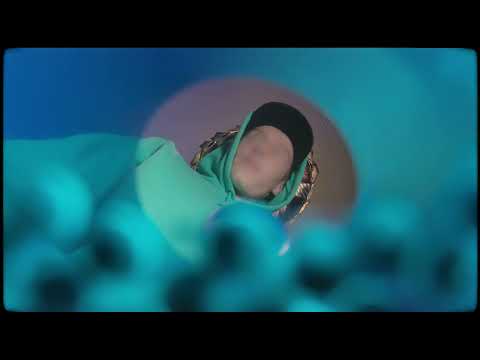 Valerie Blue (con Res One)