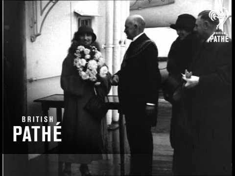 Singing At Â£2,000 A Song (1924)