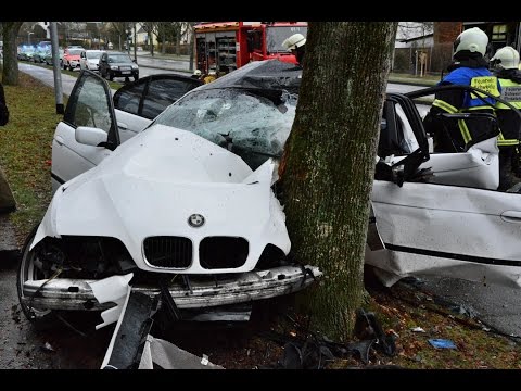 Pkw schleudert in Schweinfurt gegen Baum – Fahrer lebensgefährlich verletzt