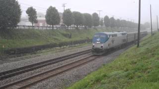 preview picture of video 'Amtrak Cardinal 50 Through the Fog in Hurricane, WV'