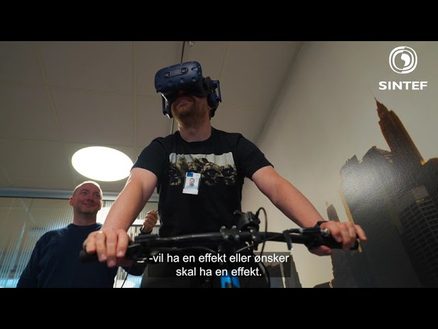 I VR-laboratoriet kan vi utvikle virtuelle verdener og dermed forske på situasjoner som ville vært farlige i den virkelige verden. Jo Skjermo forklarer.