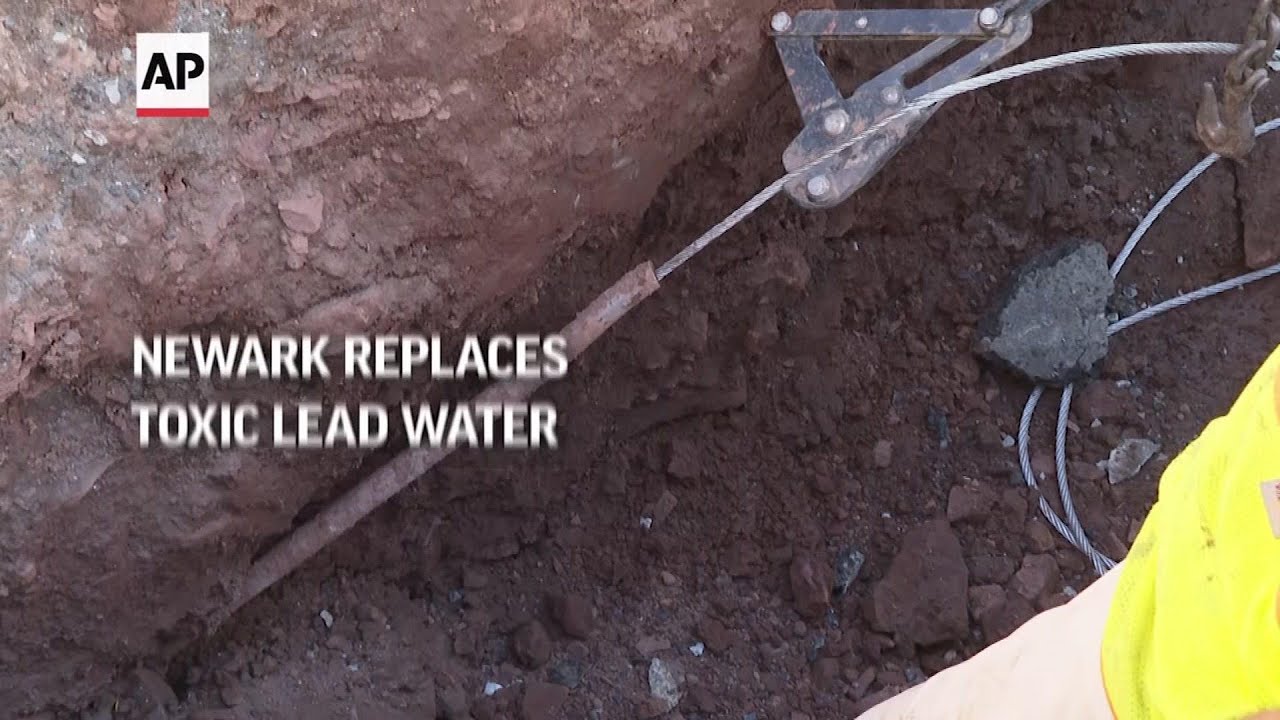 Newark replaces toxic lead pipes with copper - YouTube