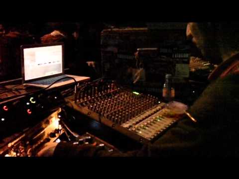 DUB ADDICT feat ROOTS Massacre @ KARNAVAL HUMANITAIRE LYON 30 03 2012.avi