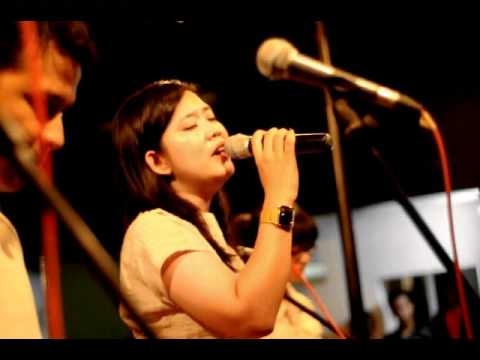 Ballads Of The Cliche - Lights Of Hope (feat. Risa Saraswati) live at potluck minimaliste