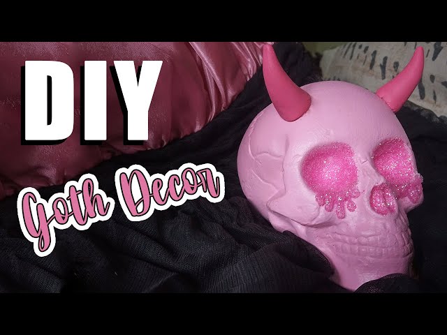 Vídeo relacionado con MIJOMA Figura decorativa de mano de esqueleto, con base de calavera de poliresina, decoración gótica, 15 cm, diseño de calavera